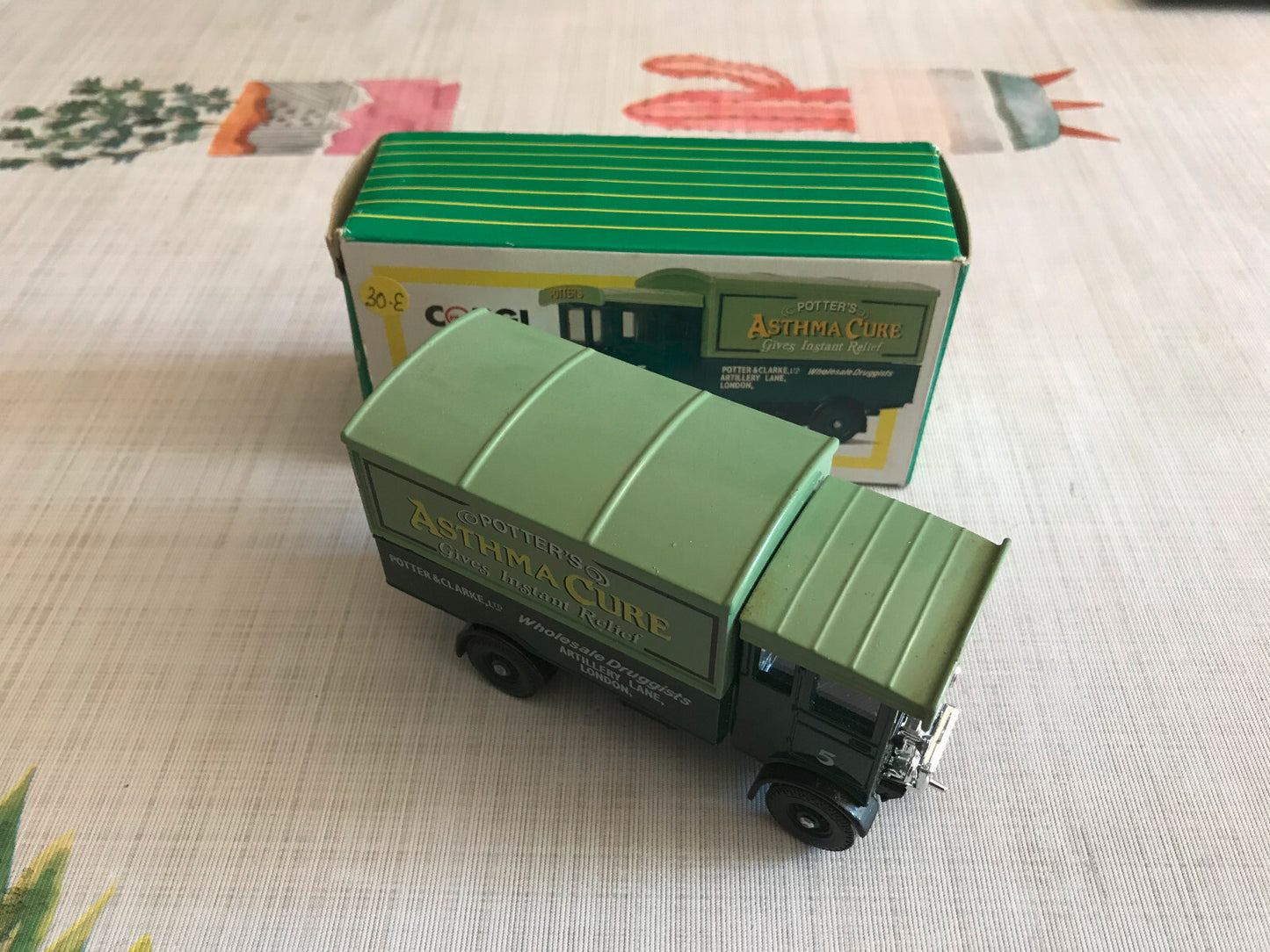 Voiture Miniature Camion Fourgon AEC 508 Asthma Cure Corgi 1/43