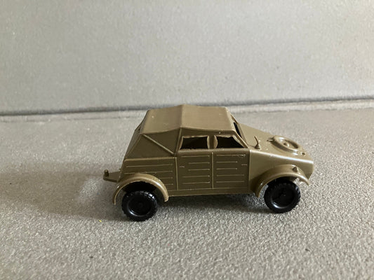 Ancienne Miniature Militaire Jouet de Bazar Plastique Volkswagen Kubelwagen 1/43