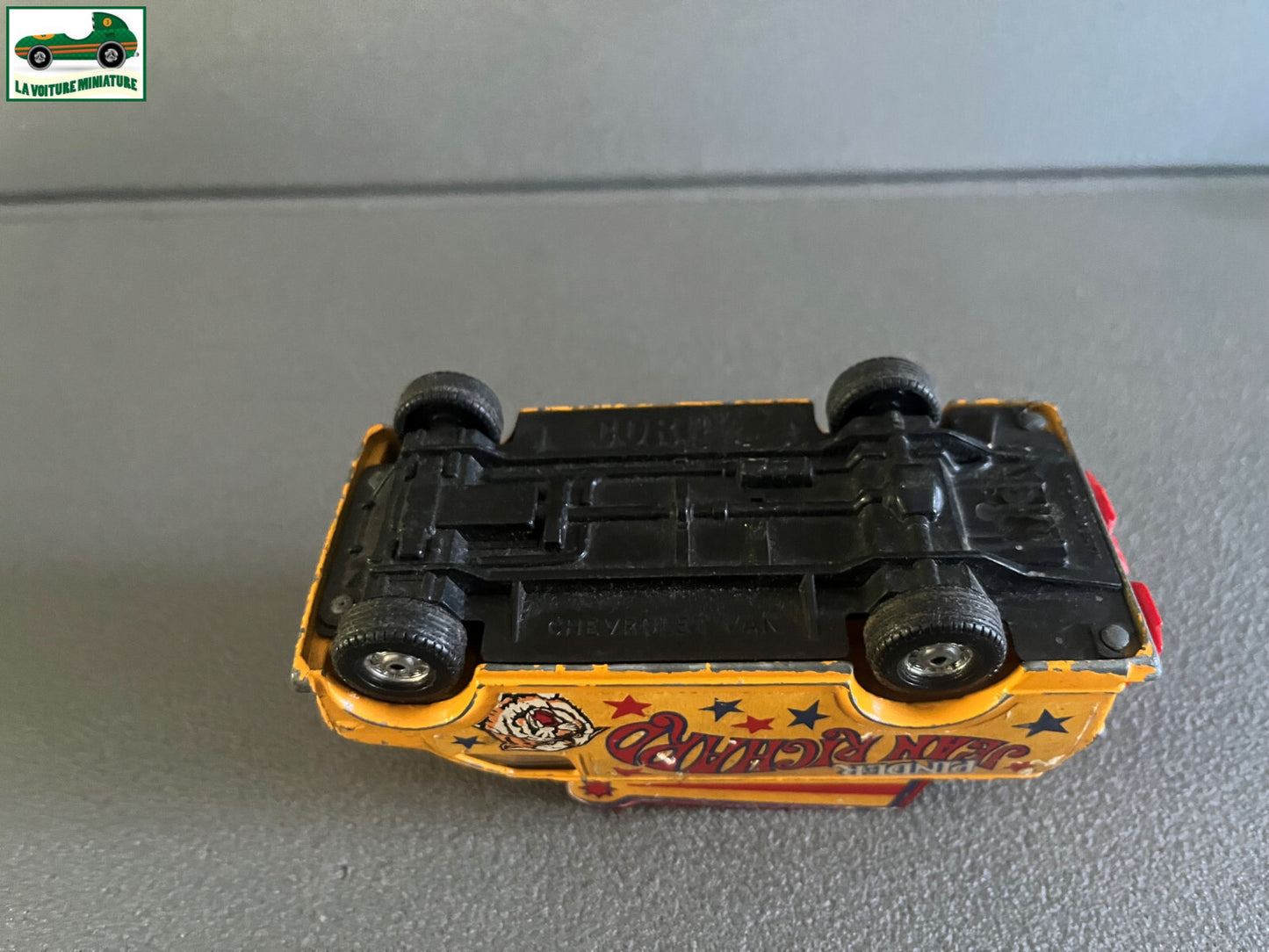 Ancienne Miniature Voiture Chevrolet Van Corgi Pinder Epave