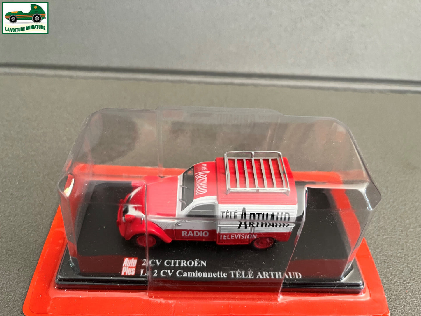 Voiture miniature Citroen 2cv 2 cv Télé Arthaud Auto Plus Hachette 1/43