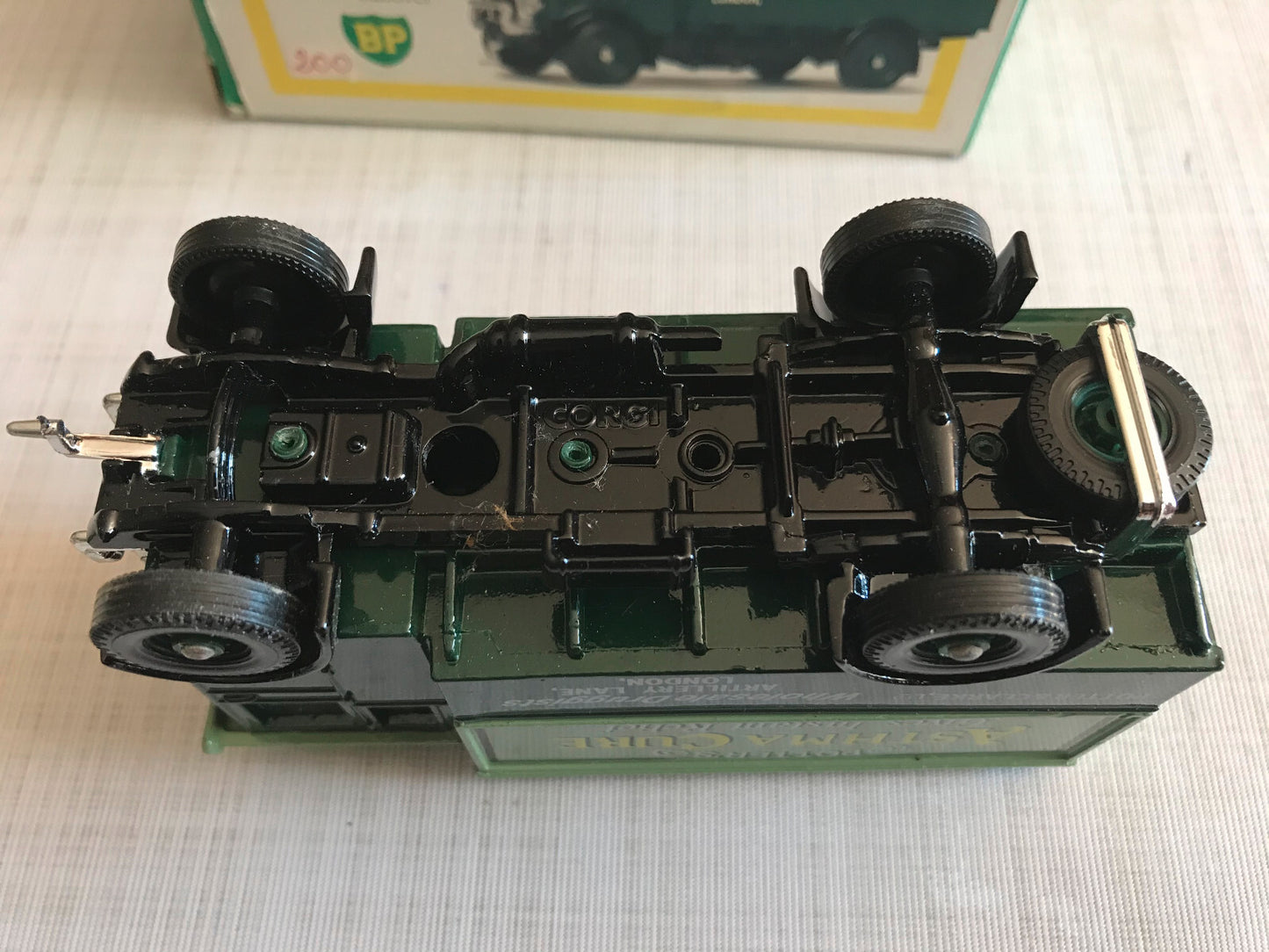 Voiture Miniature Camion Fourgon AEC 508 Asthma Cure Corgi 1/43