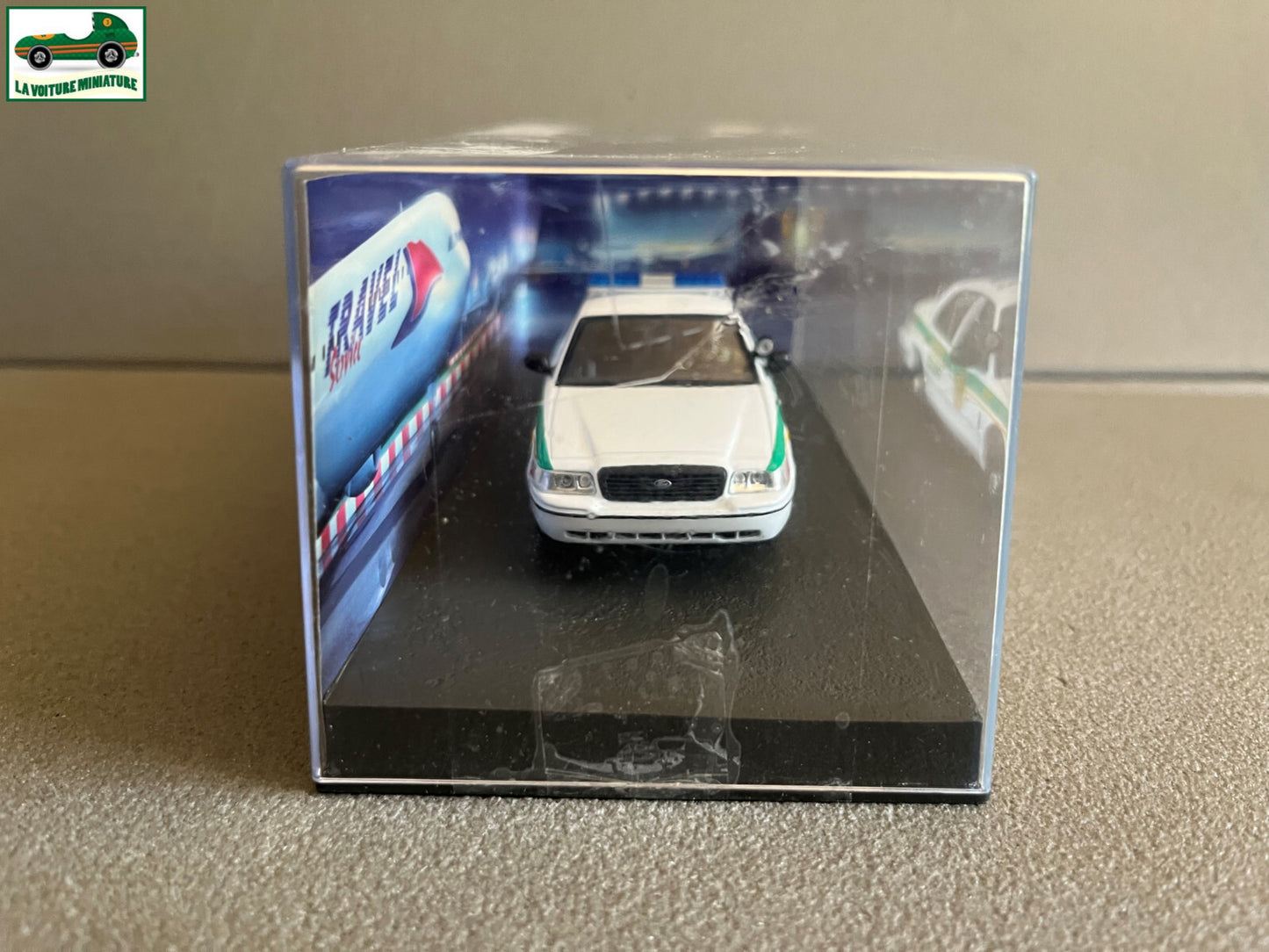 Voiture Miniature Ford Crown Victoria Police Interceptor James Bond 007 au 1/43