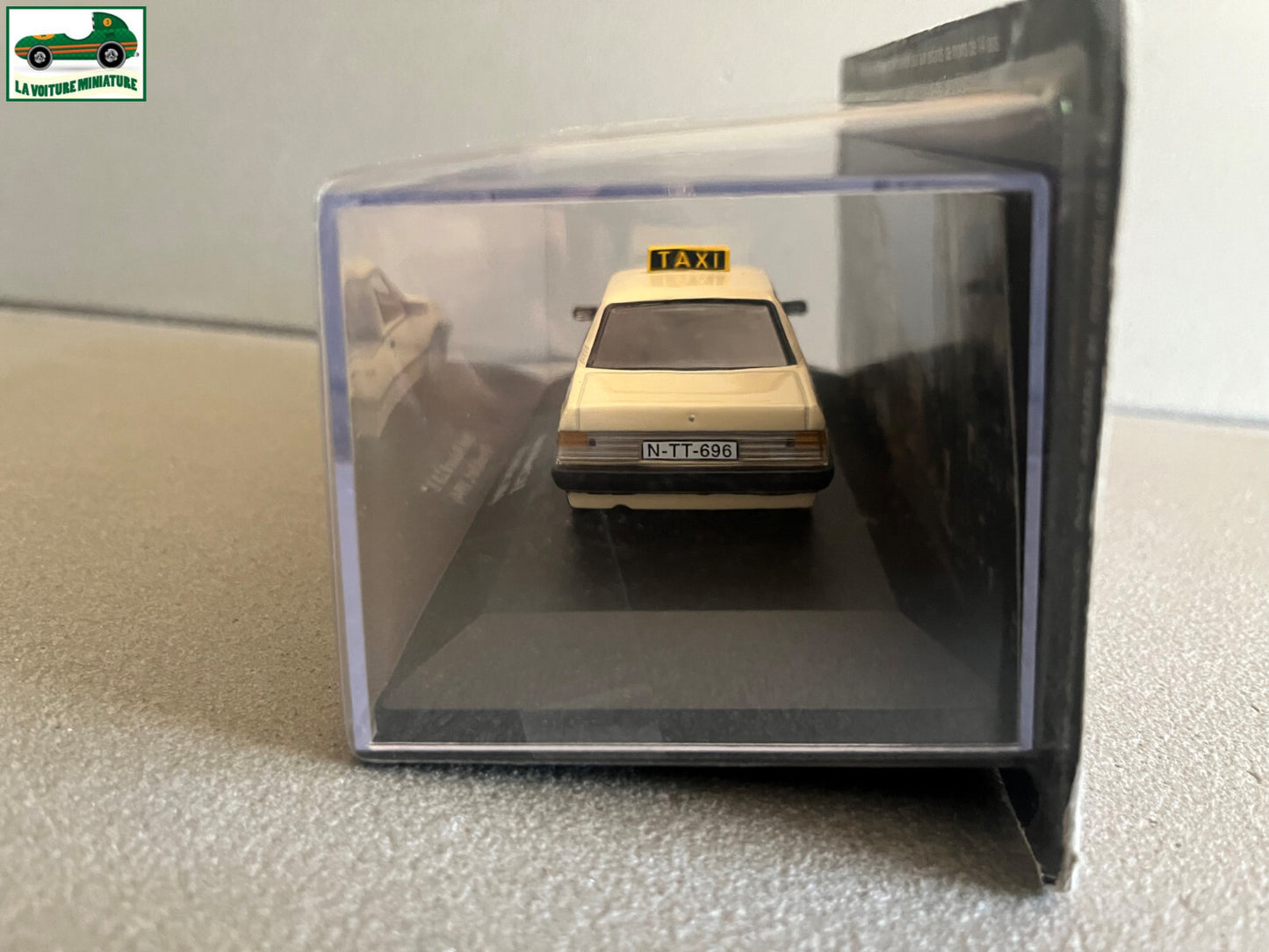 Voiture Miniature Opel Rekord 2.0E 1984 Frankfurt Taxi Du Monde au 1/43 Altaya
