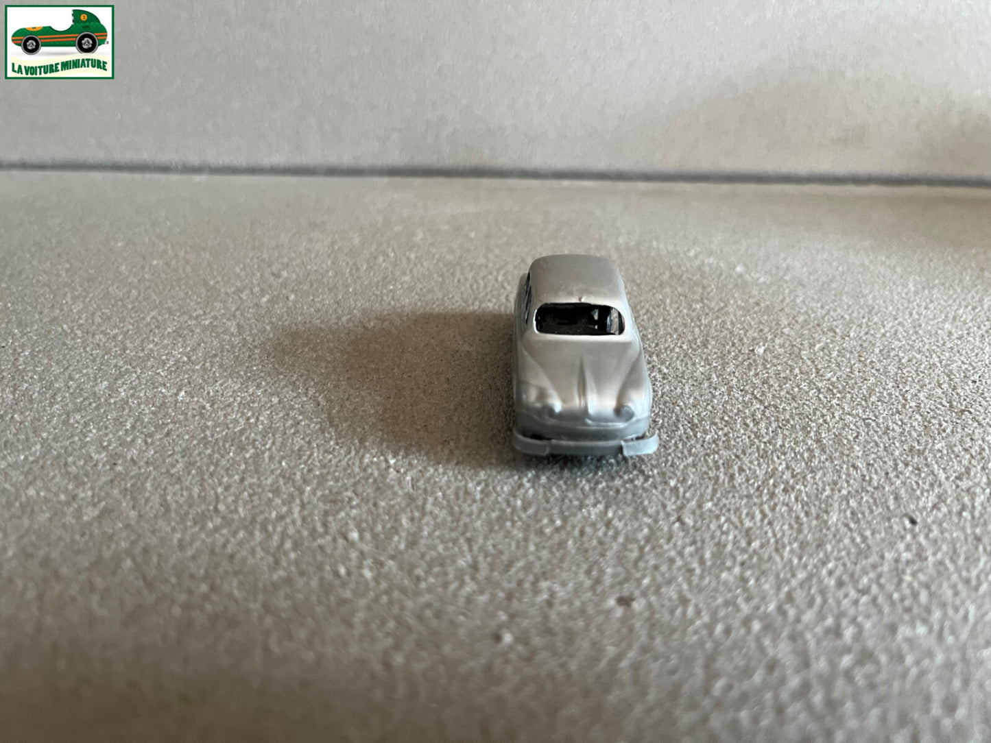 Ancienne Miniature Voiture Plastique Renault Dauphine Cadum Pax au 1/86