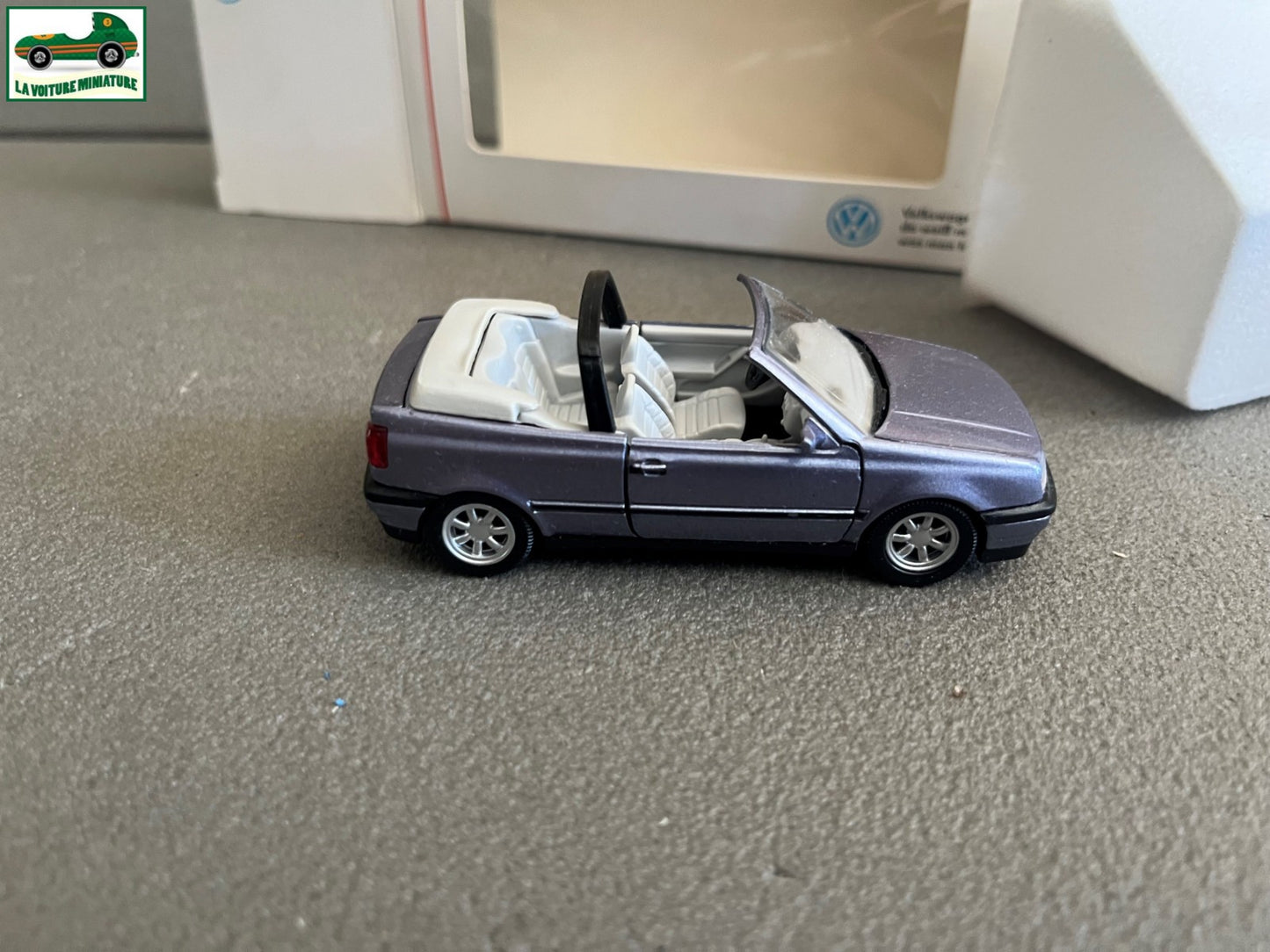 Voiture Miniature Volkswagen Golf Cabriolet Schabak au 1/43