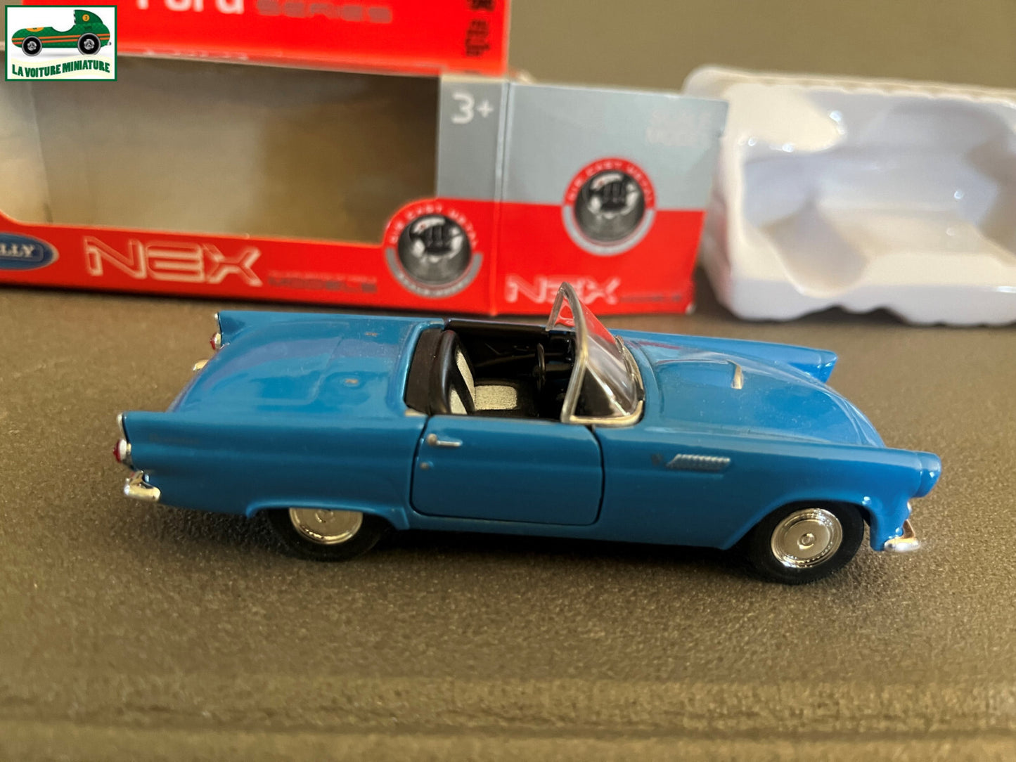 Voiture miniature Ford Thunderbird 1955 Welly 1/34 - 1/36 - 1/39