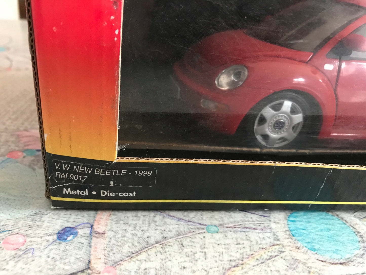 Voiture miniature Volkswagen VW New Beetle 1999 Solido Ref 9017 au 1/18