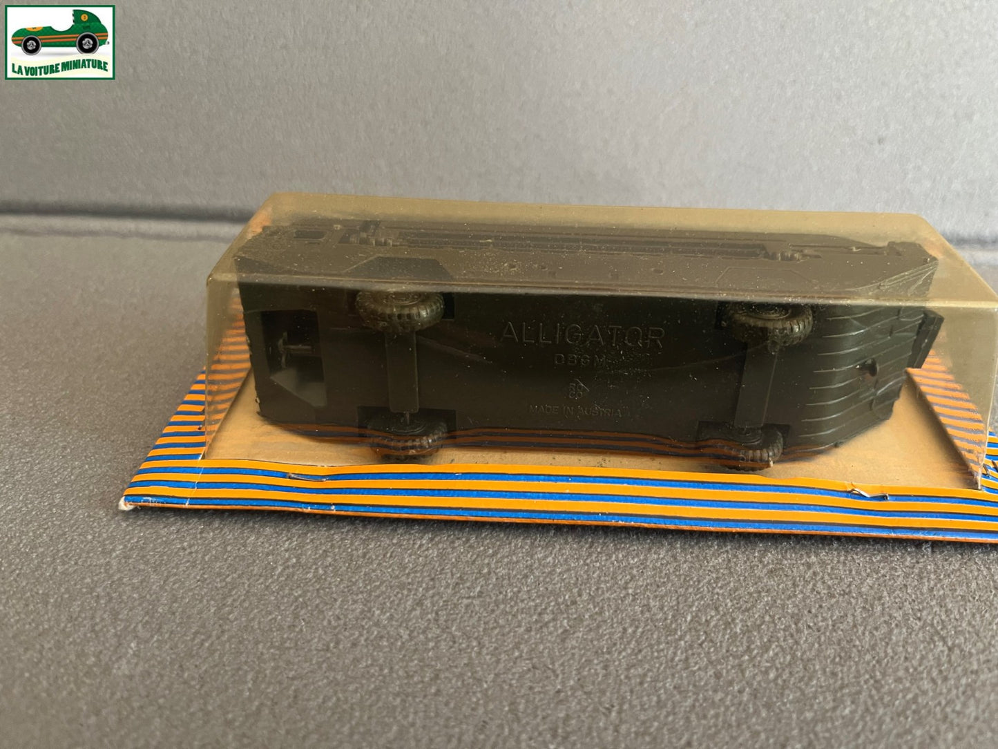 Miniature Engin Militaire Camion Blindé Z-222 Alligator Roco Minitanks 1/87 HO