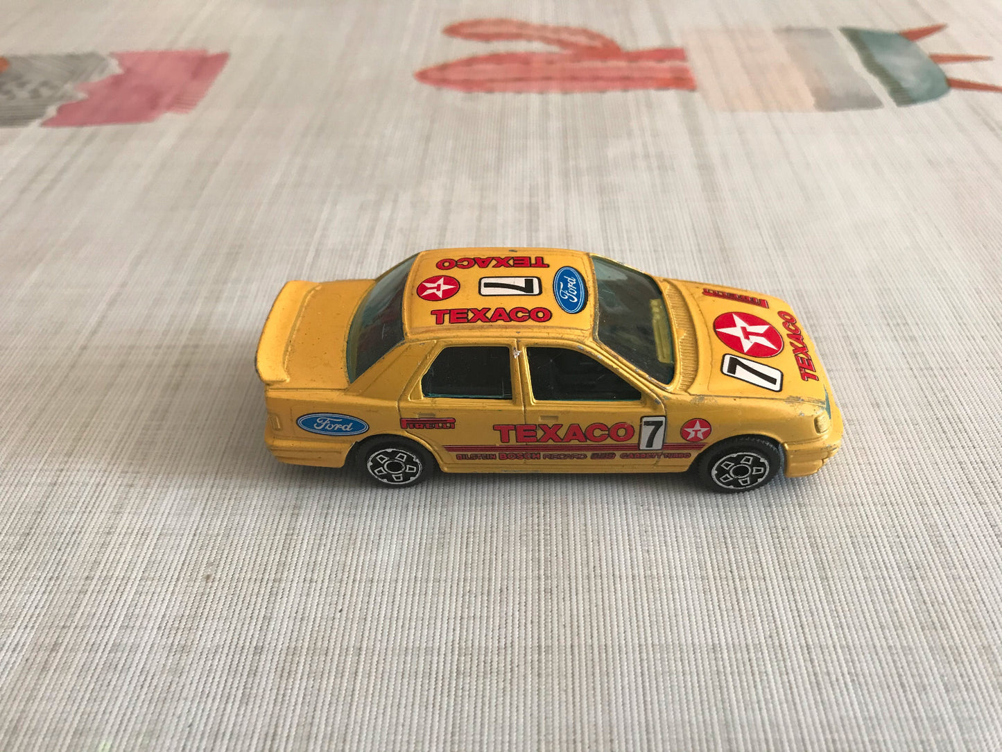 Voiture miniature Ford Sierra Texaco 7 Burago Italy au 1/43