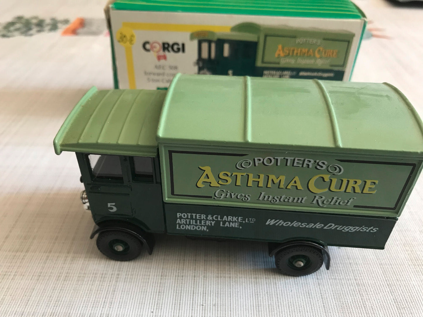 Voiture Miniature Camion Fourgon AEC 508 Asthma Cure Corgi 1/43