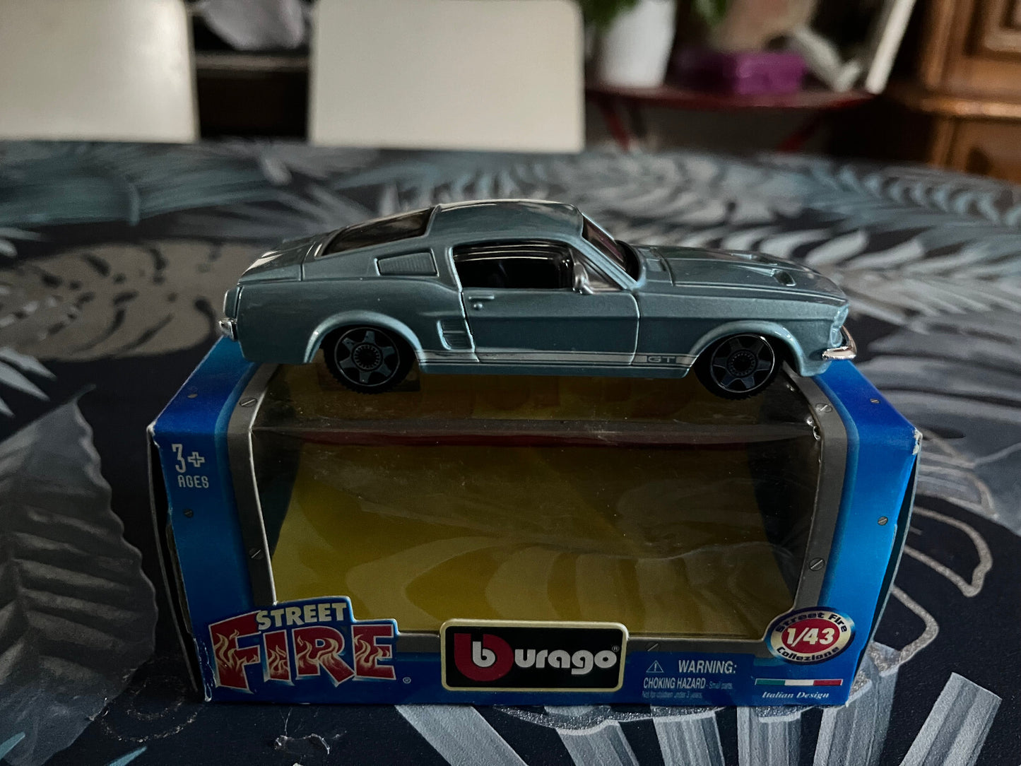 Voiture miniature Ford Mustang GT Burago 1/43