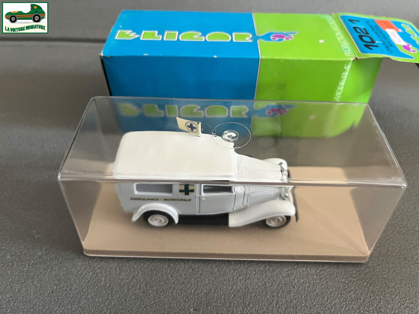 Voiture miniature Citroen 500 Kg Ambulance Eligor France 1/43