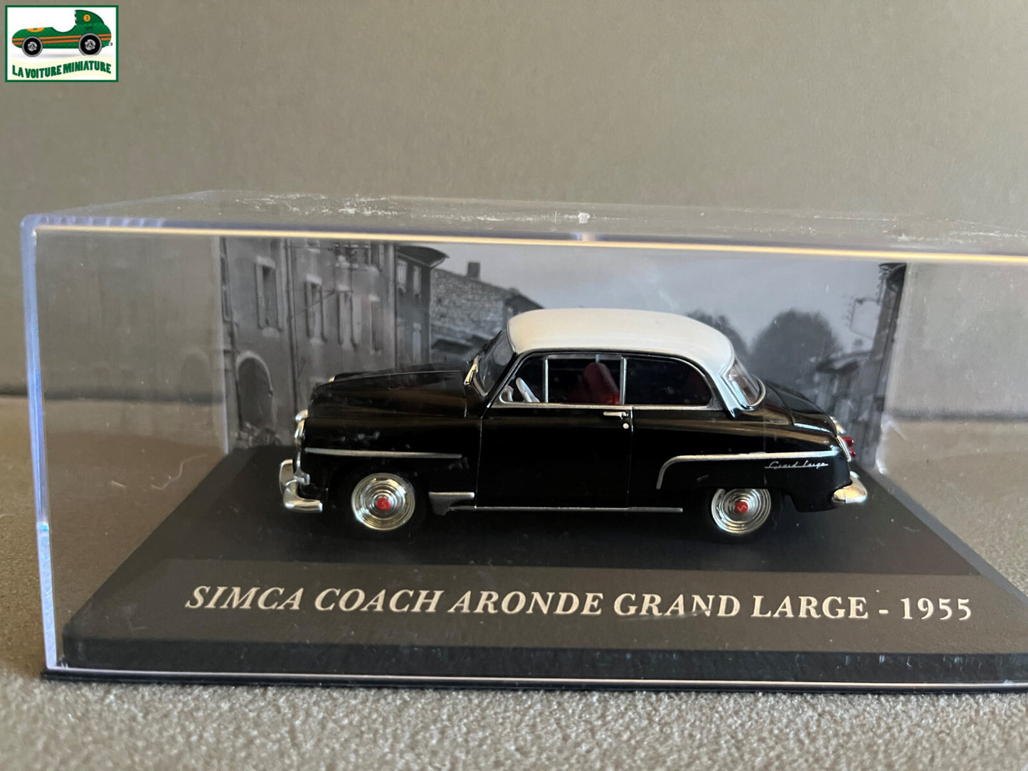 Voiture Miniature Simca Coach Aronde Grand Large 1955 au 1/43 Ixo Altaya