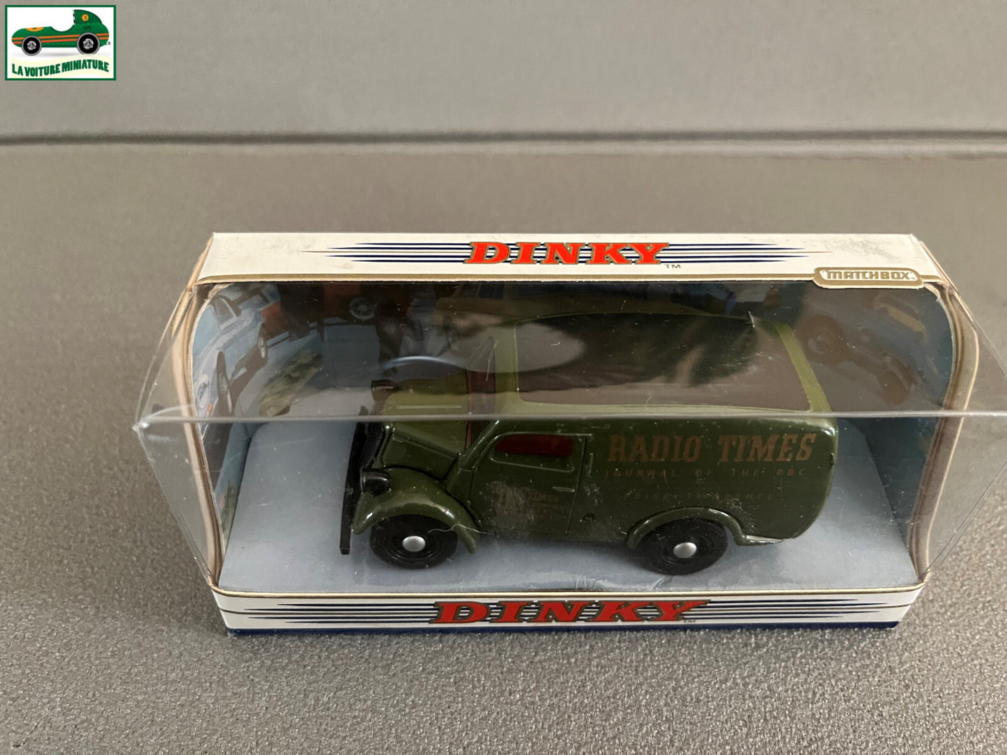 Voiture Miniature 1950 Ford E83W 10 CWT Van DY-4 Radio Dinky Matchbox au 1/43