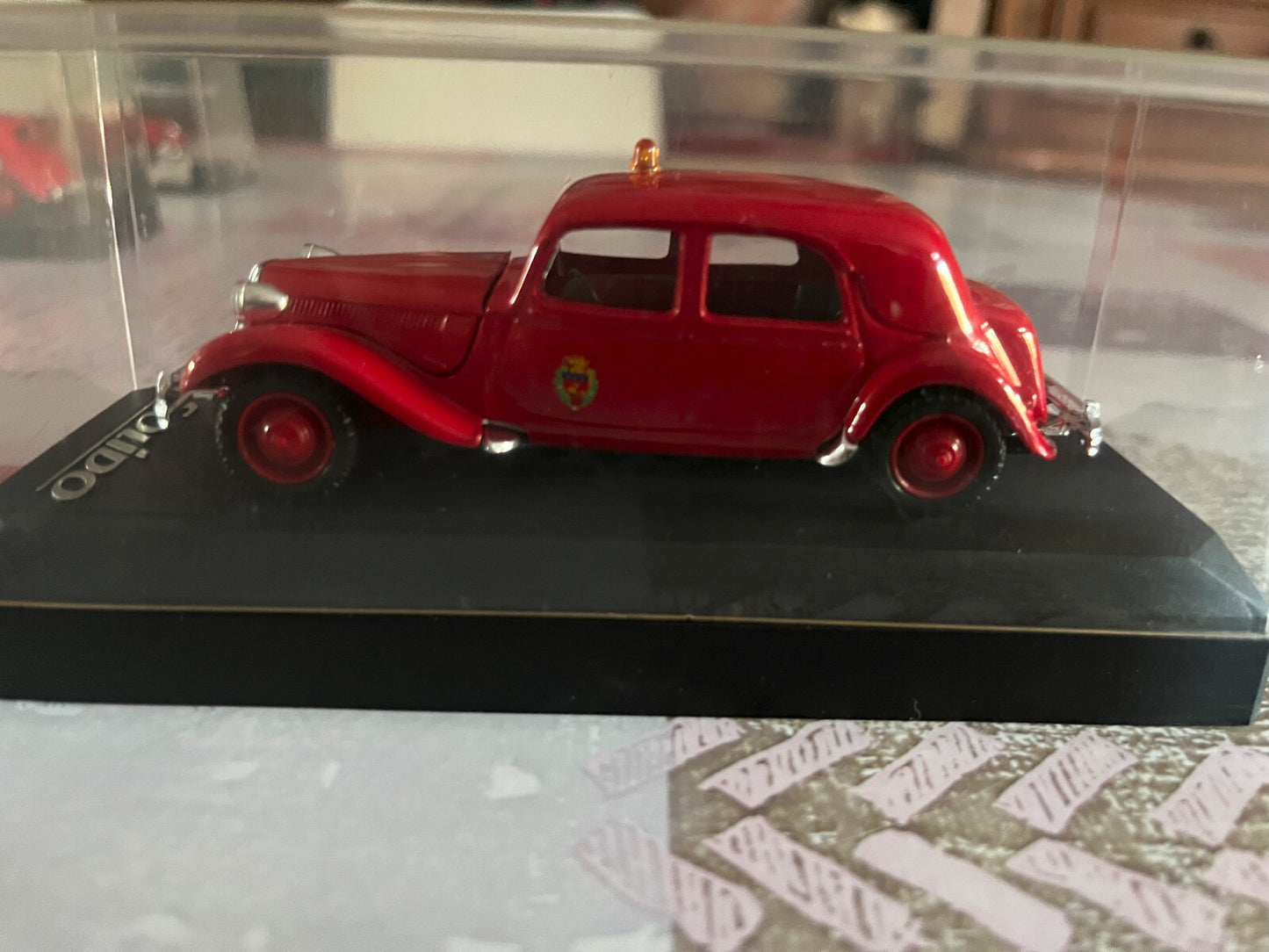 Voiture miniature Traction 4827 Citroen 15 CV 1952 Pompiers Solido au 1/43