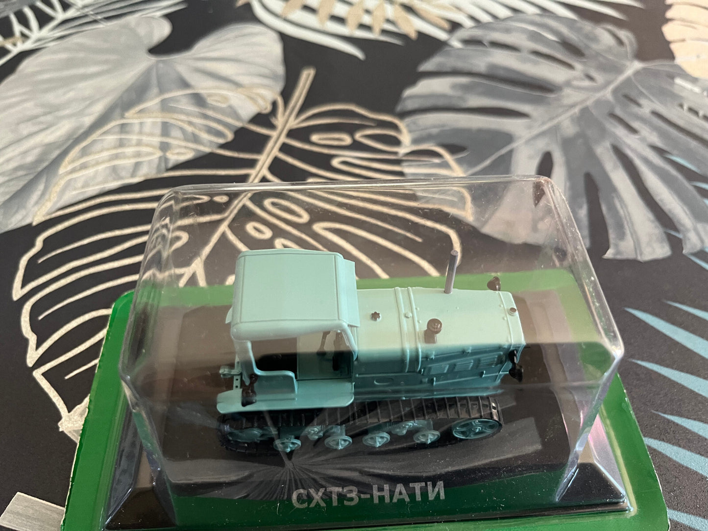 Voiture miniature Tracteur Agricole Russe URSS SHTZ-NATI Hachette 1/43