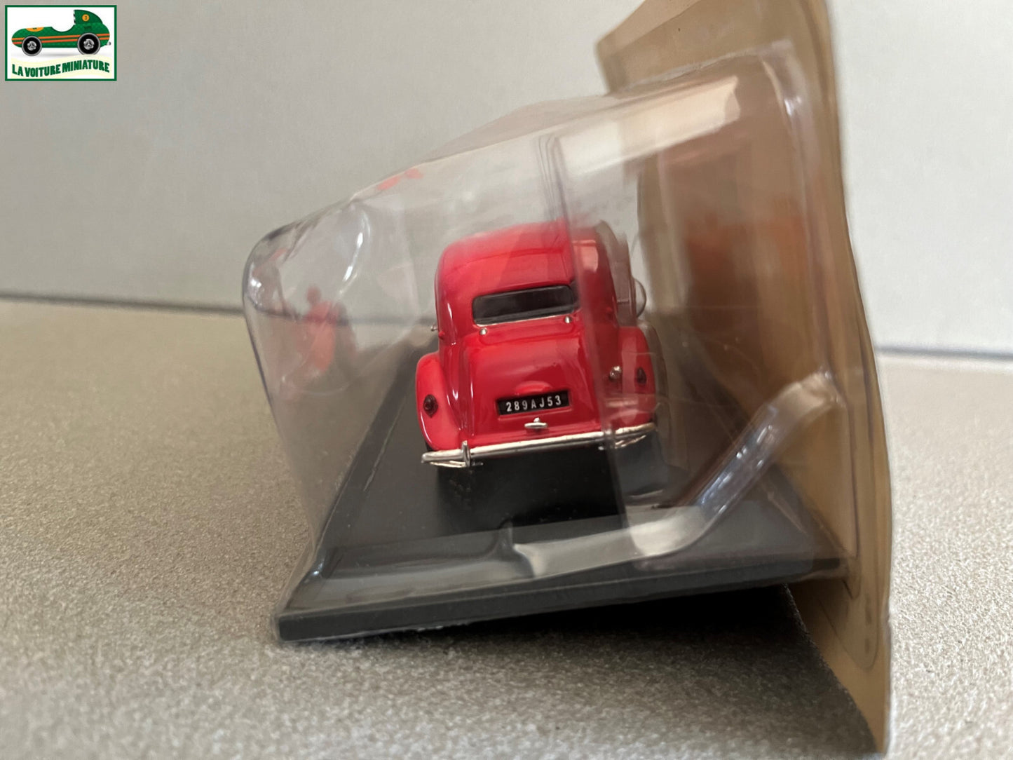 Voiture Miniature Citroen Traction 11 Familiale Pompiers d'Azé 1955 au 1/43