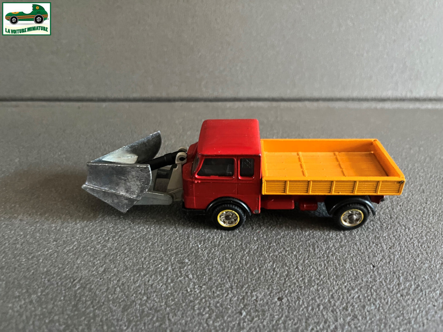 Ancienne Miniature Camion Chasqse Neige Penny Esadelta Mad in Italy 1/66