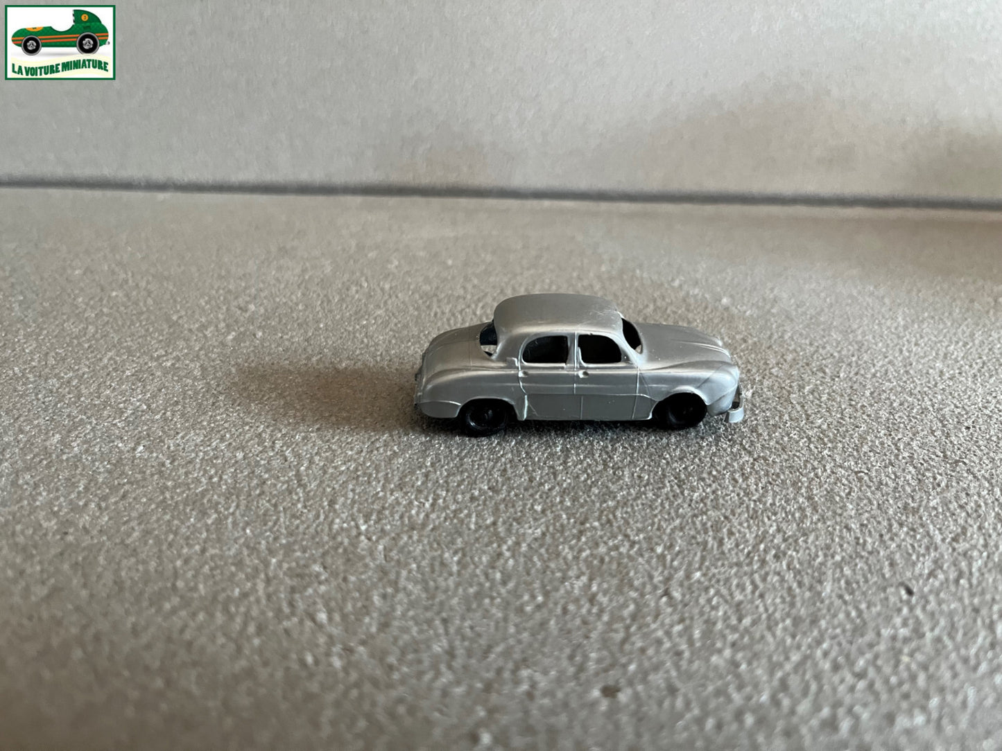 Ancienne Miniature Voiture Plastique Renault Dauphine Cadum Pax au 1/86