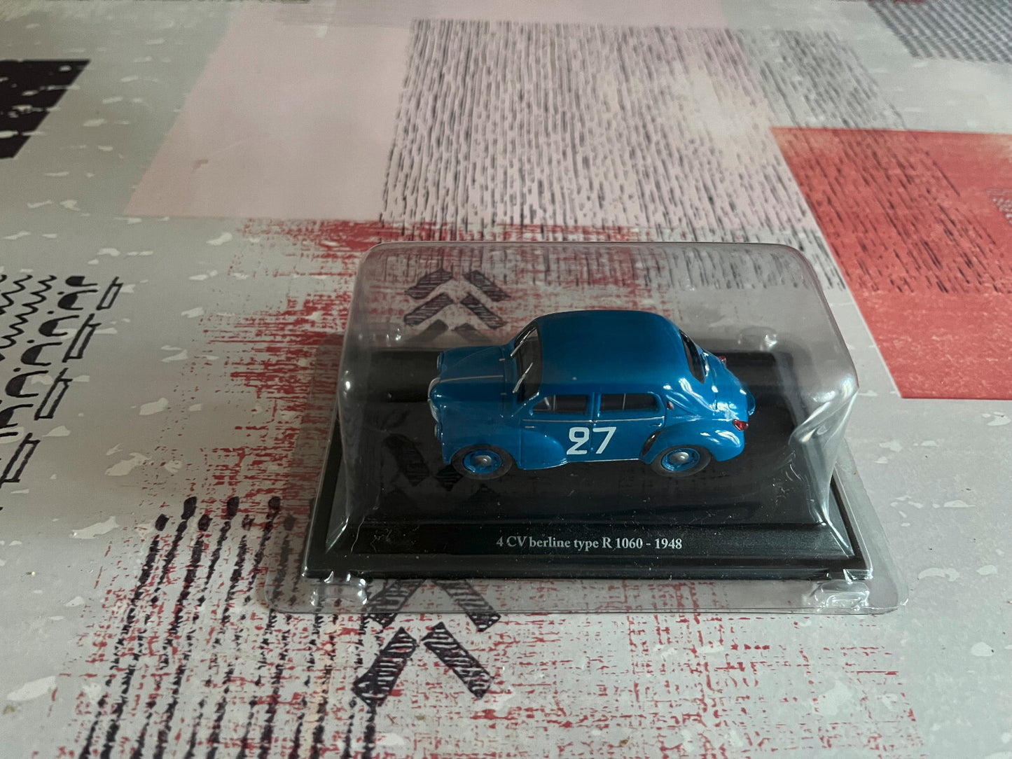 Voiture Miniature Renault 4CV 4 CV Berline type R 1060 1948 #27 Eligor 1/43