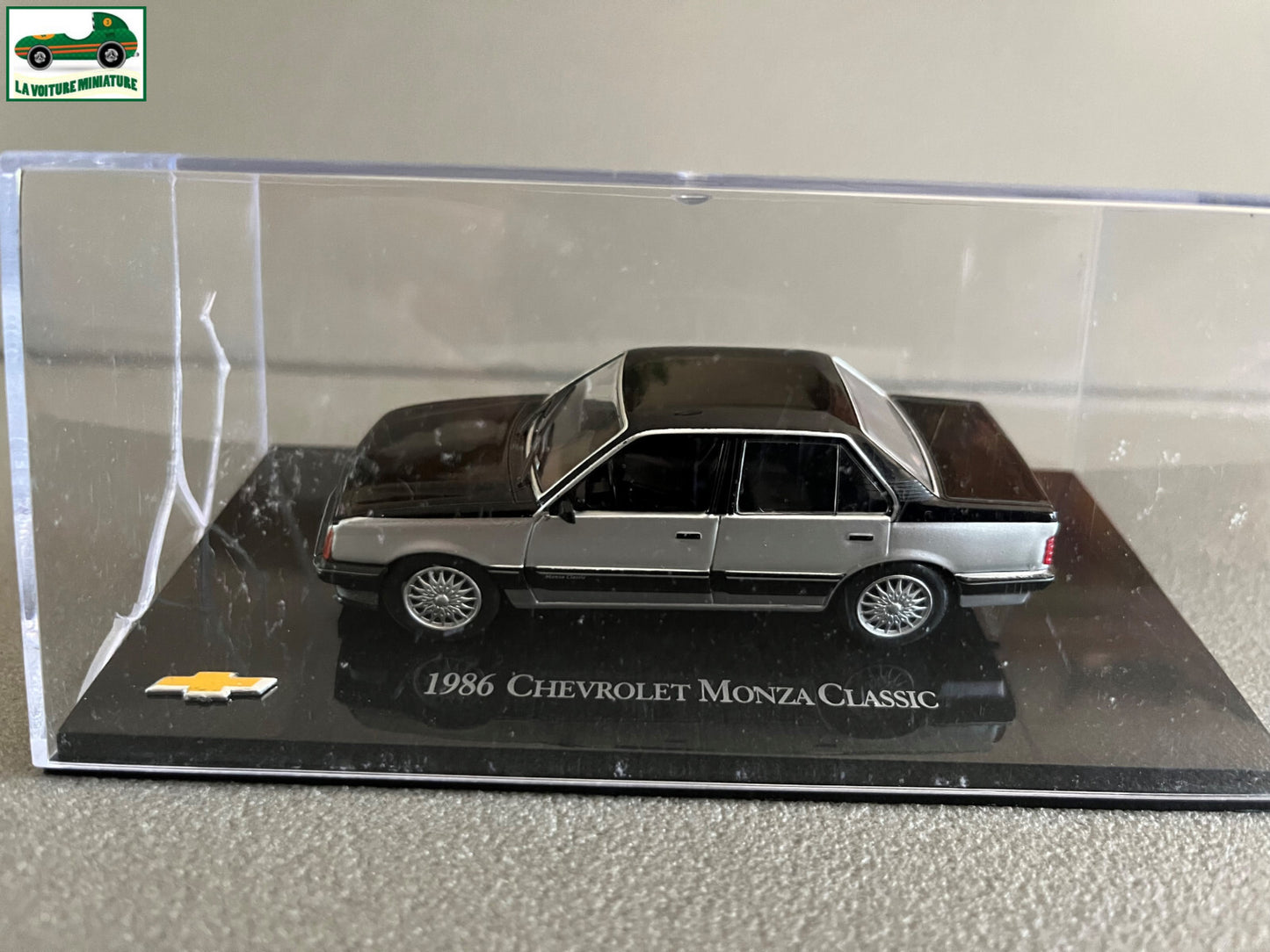Voiture miniature Américaine Chevrolet Monza Classic 1986 au 1/43