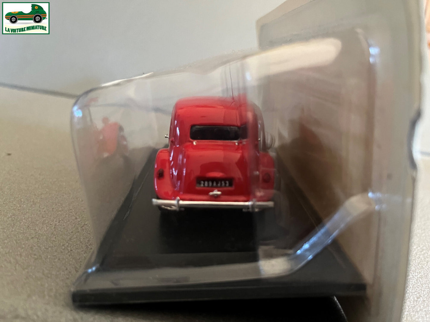 Voiture Miniature Citroen Traction 11 Familiale Pompiers d'Azé 1955 au 1/43