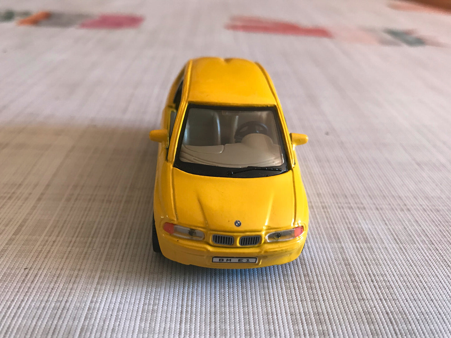 Voiture Miniature BMW E1 Jaune Hongwell au 1/43