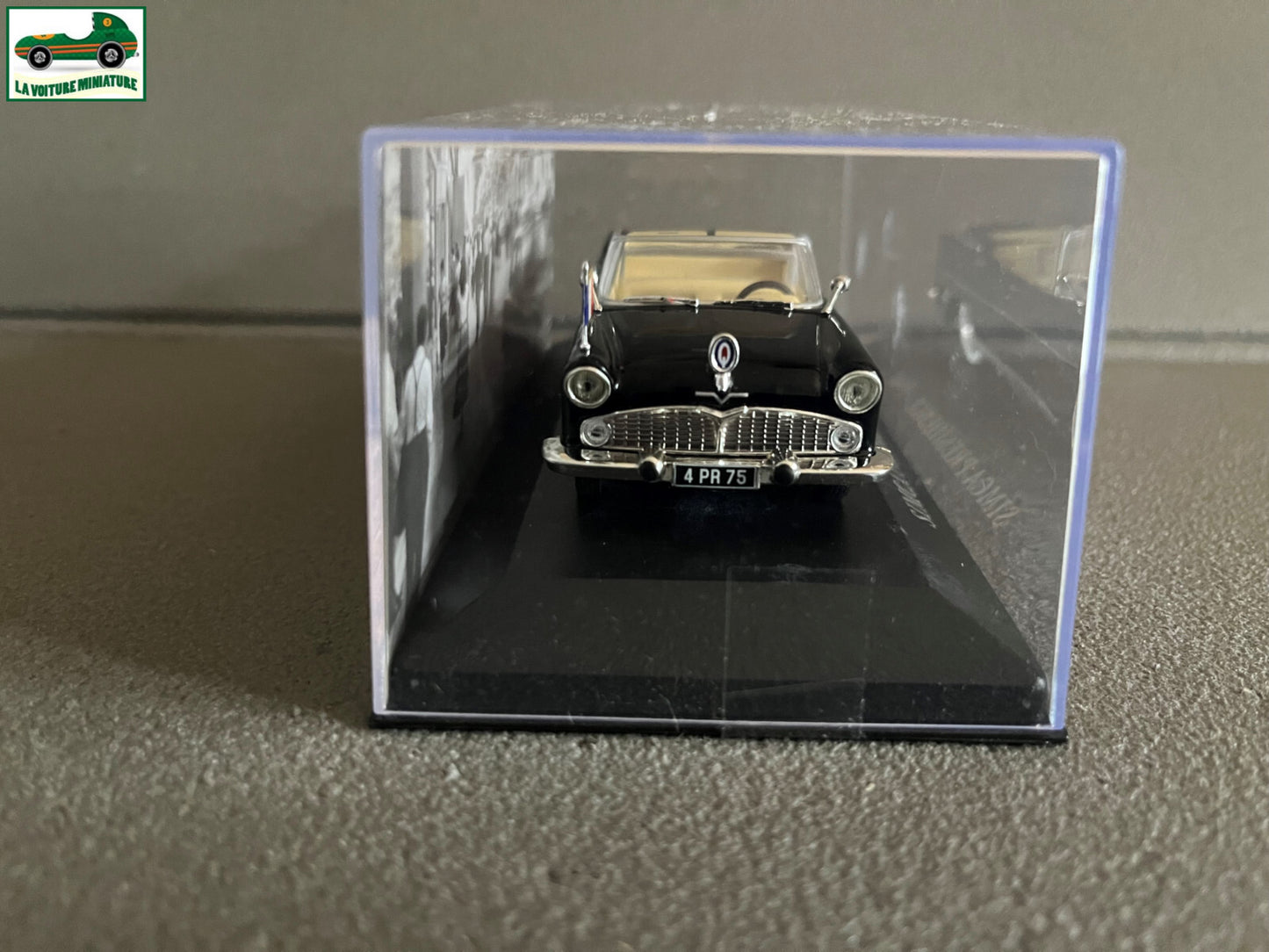 Voiture Miniature Simca Présidence 1960 au 1/43 Ixo Altaya