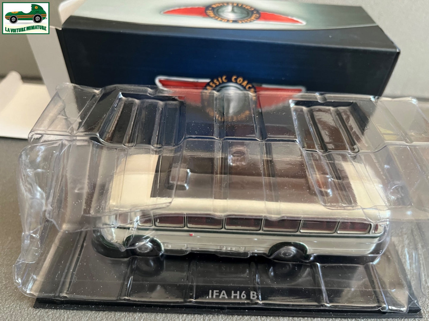Voiture miniature IFA H6 B Autobus Bus Autocar Atlas 1/72