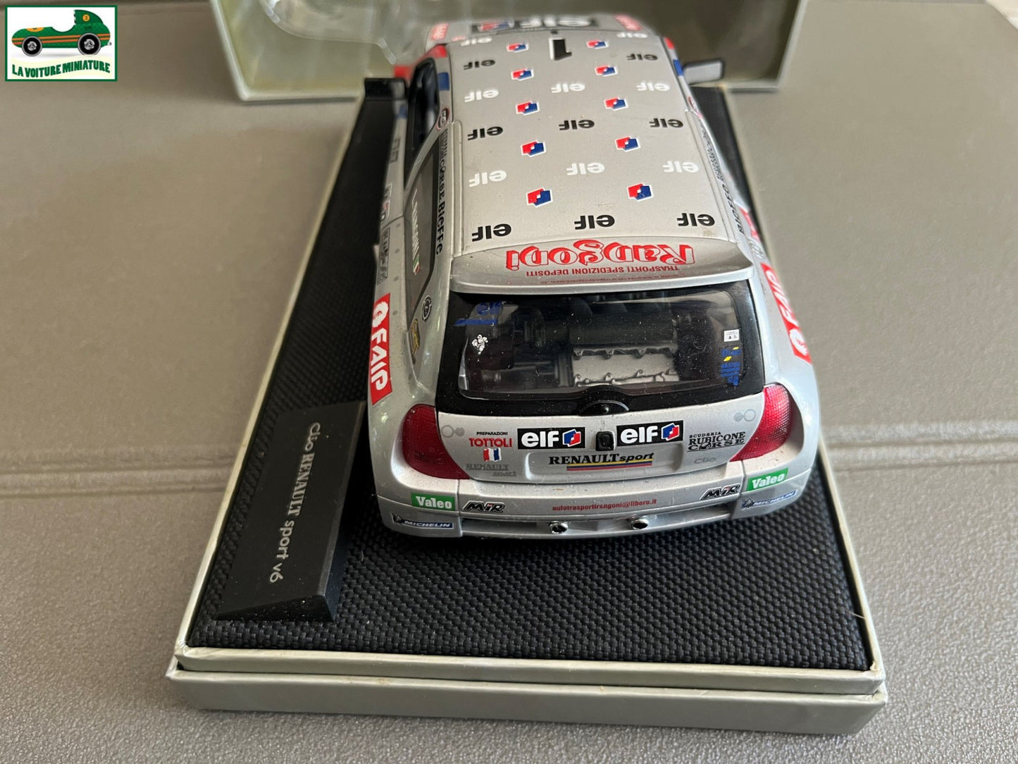 Voiture miniature Renault Clio Sport V6 Rangoni Universal Hobbies au 1/18