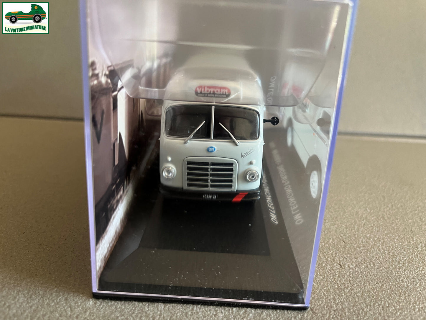 Voiture miniature publicitaire utilitaire OM Leoncino Furgone Vibram 1954 1/43