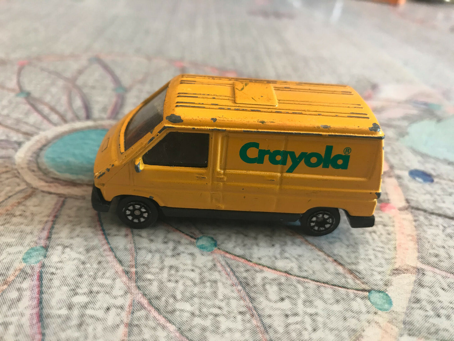 Ancienne Voiture Miniature Corgi Van Crayola Made GT Britain Echelle Majorette