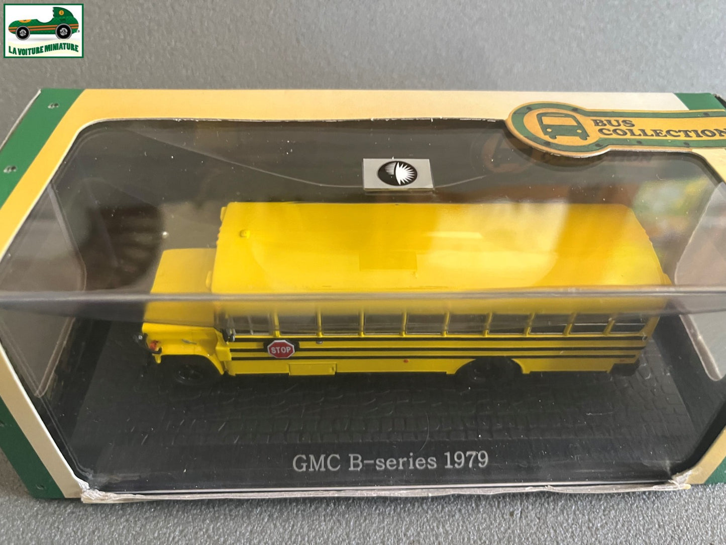 Voiture miniature GMC B-Series 1979 Autobus Autocar Bus Collection Atlas 1/72