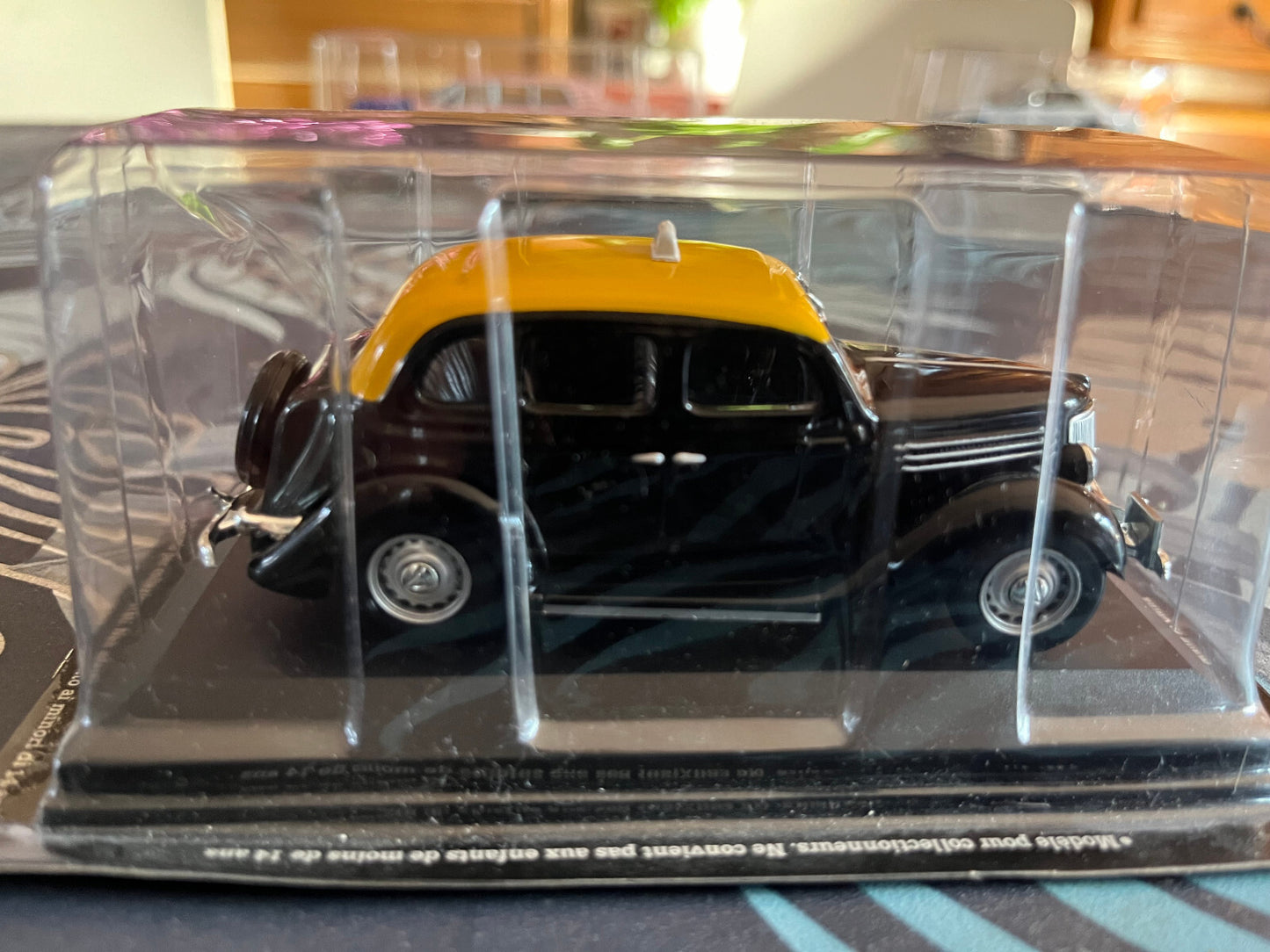Voiture Miniature Ford V8 Montevideo 1950 Taxi Du Monde au 1/43 Altaya