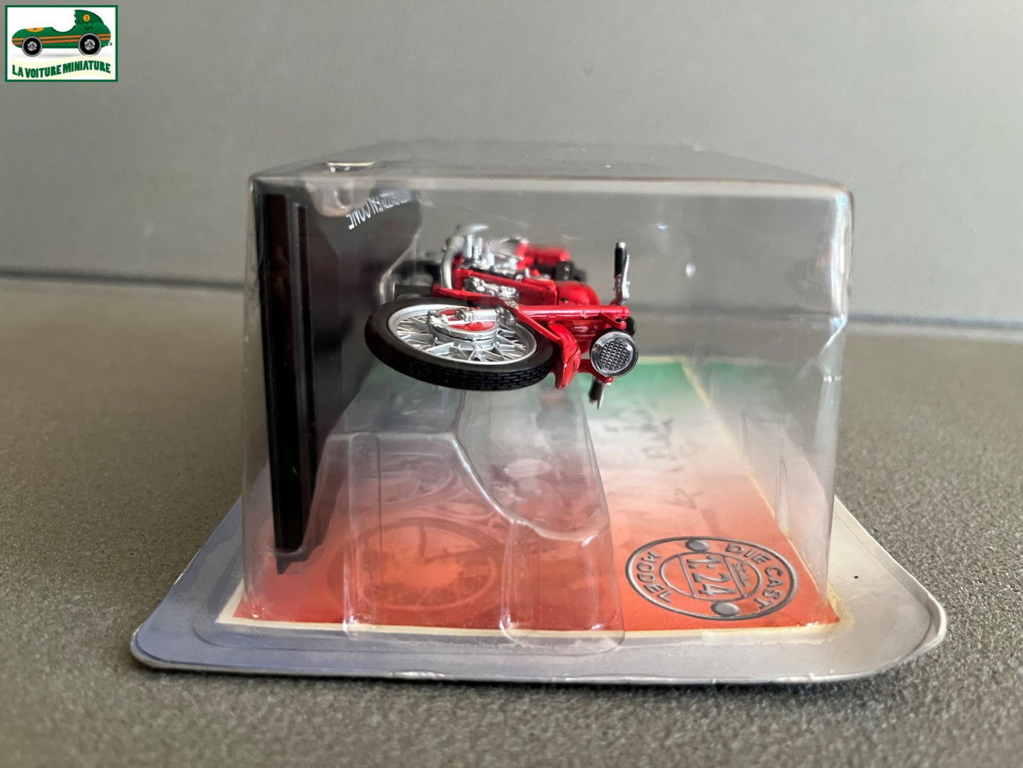 Moto miniature Guzzi Falcone Italienne Starline au 1/24