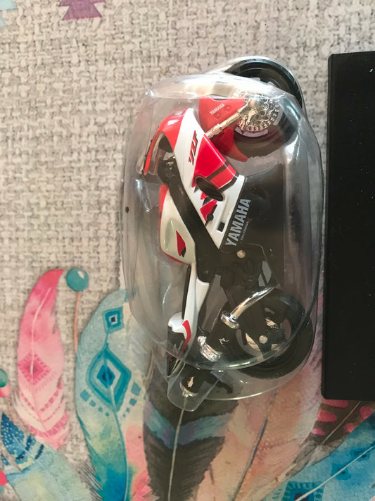 Moto miniature Yamaha YZF Motos à Collectionner Maisto Altaya 1/18