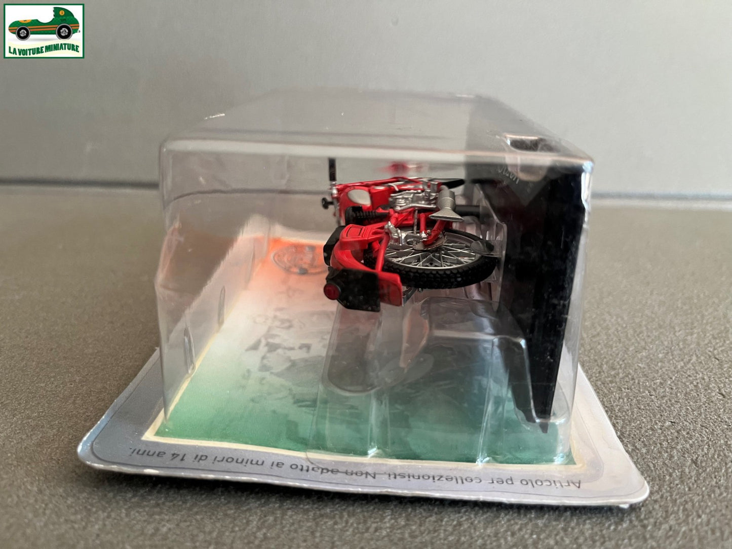 Moto miniature Guzzi Falcone Italienne Starline au 1/24