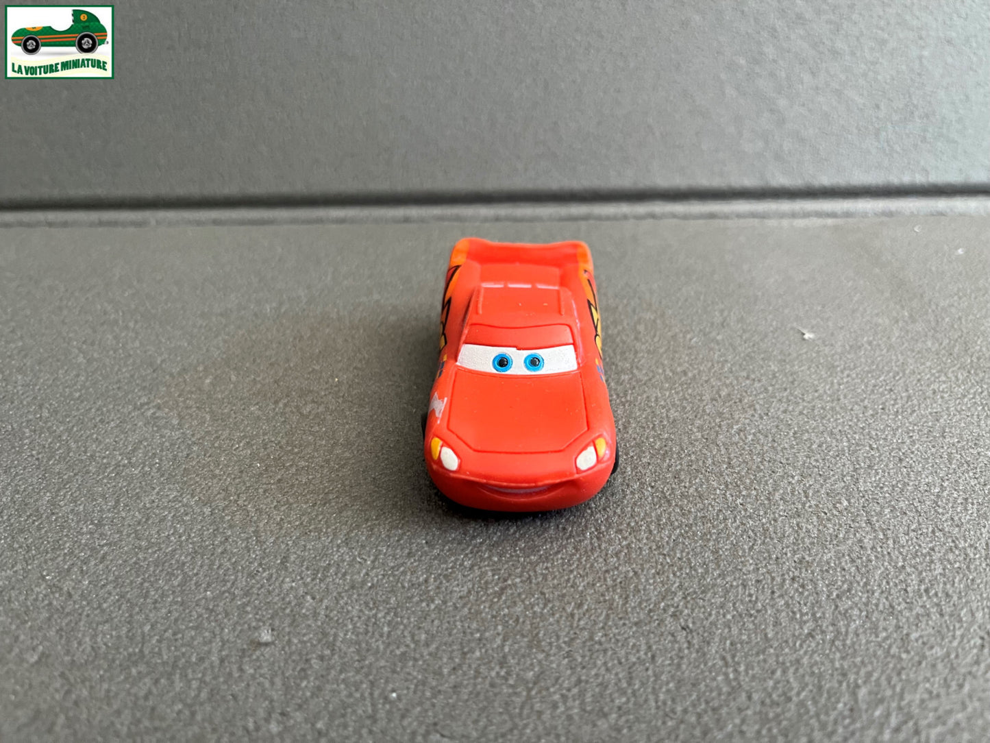 Voiture Miniature Cars Disney Pixar Flash McQueen Bully Figurine