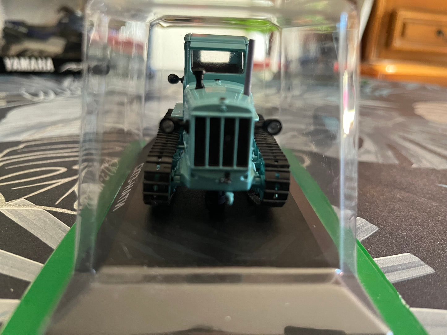 Voiture miniature Tracteur Agricole Russe URSS SHTZ-NATI Hachette 1/43