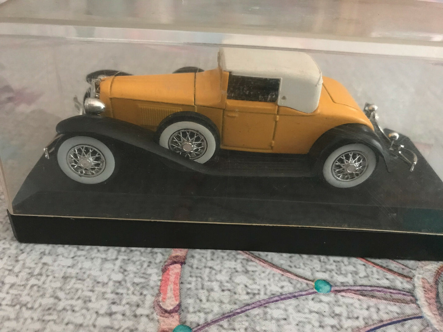 Voiture miniature Cord L29 Jaune Solido au 1/43