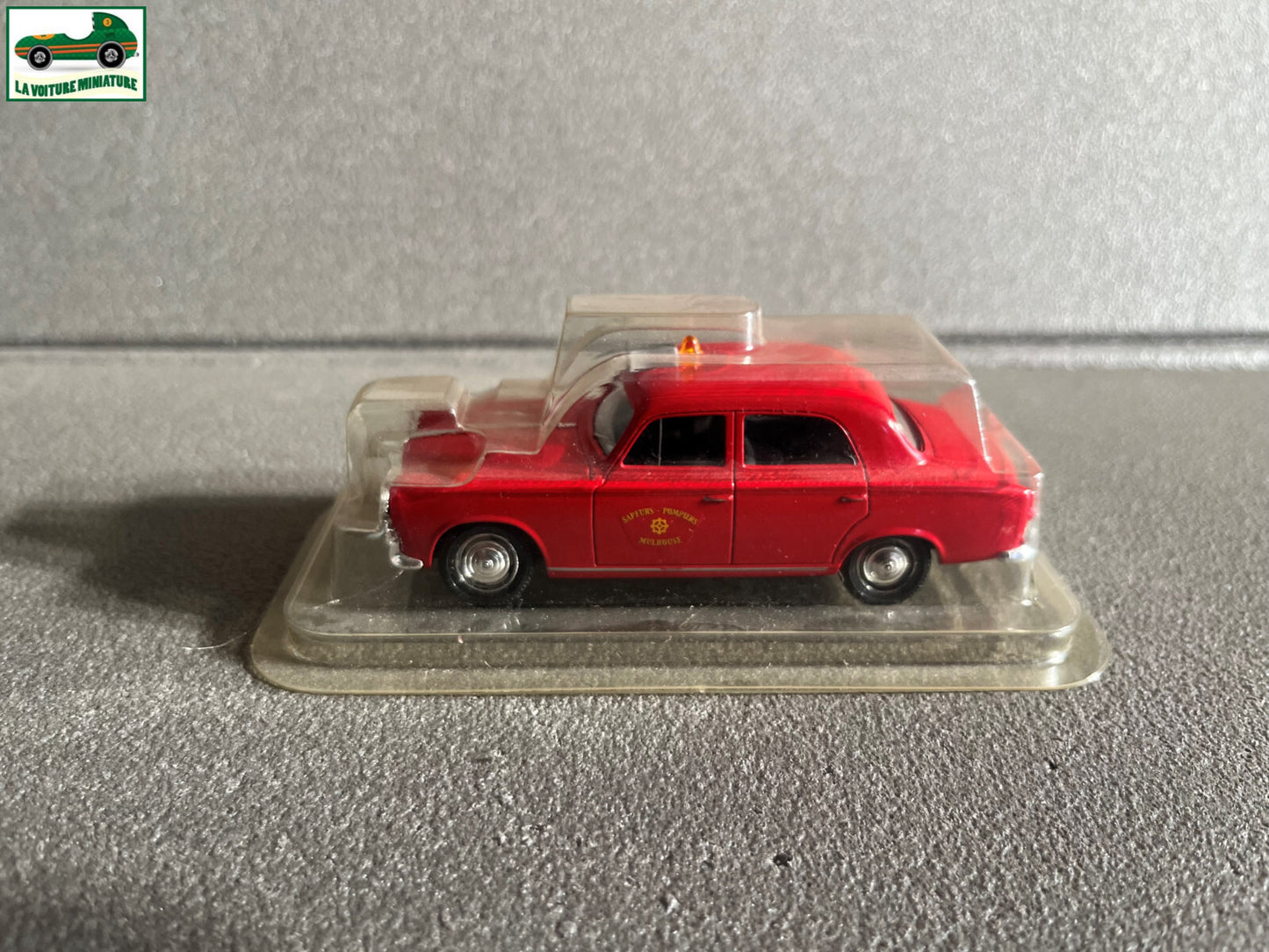 Voiture Miniature Peugeot 403 Pompiers Solido Hachette 1/43