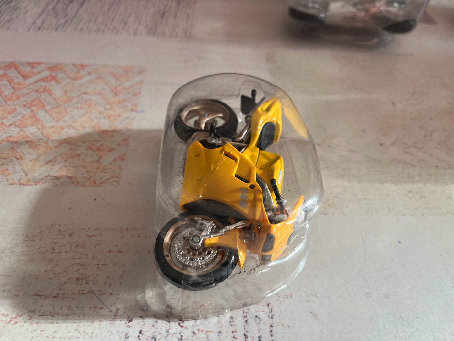 Moto miniature Ducati 748 Motos à Collectionner Maisto Altaya au 1/18