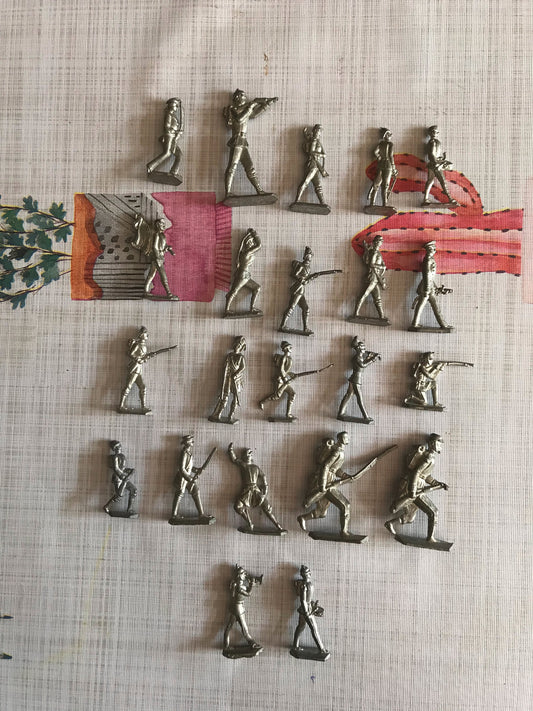 Ancien Soldat Lot de 22 Soldats Armée Militaire Métal Alu ? Zamac ? Plomb ?