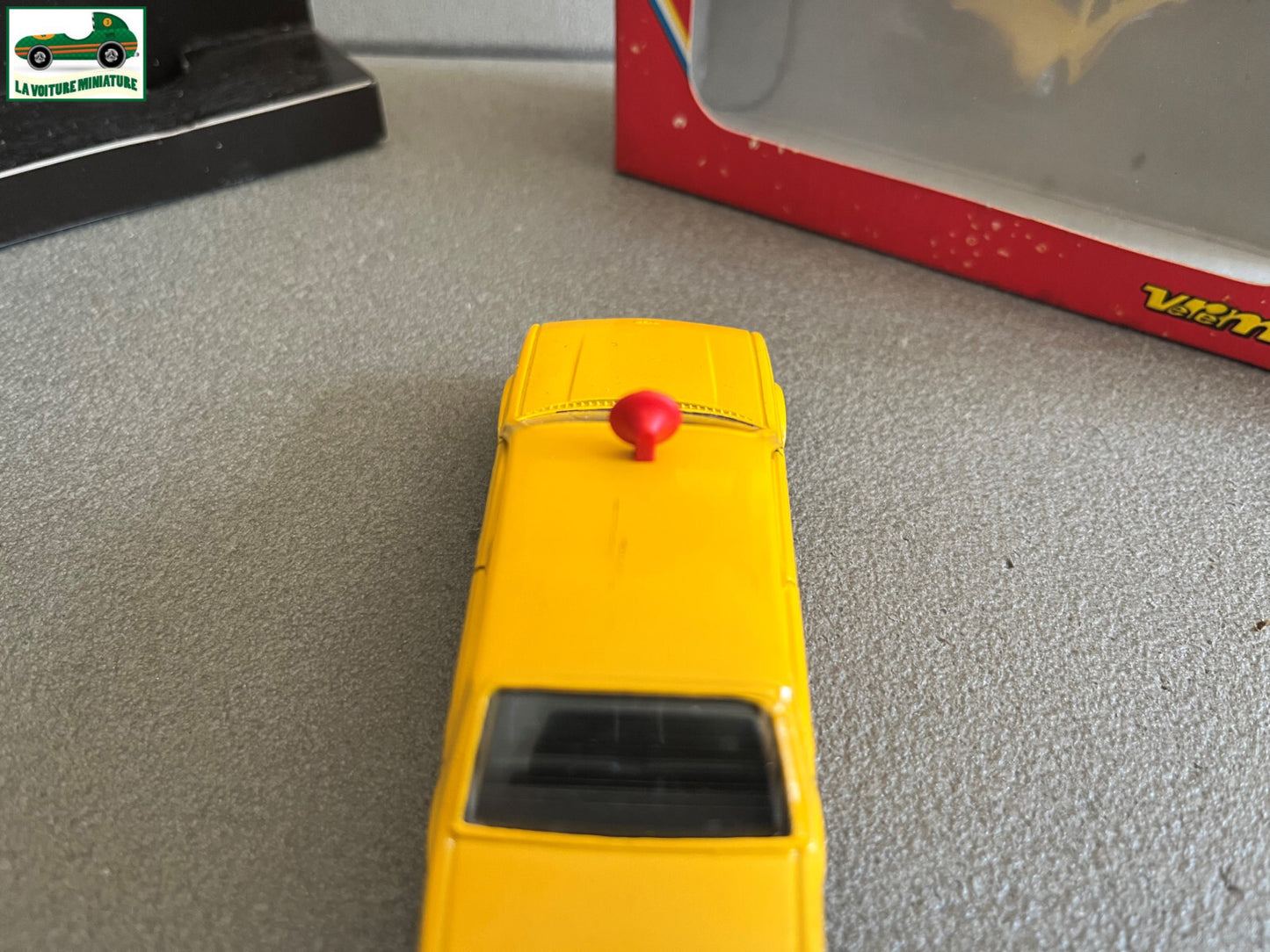 Voiture Miniature Peugeot 305 Pinder Verem au 1/43