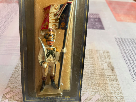 Soldat Plomb Armée Officier Porte Drapeau 4eme Régiment de Ligne Starlux Atlas