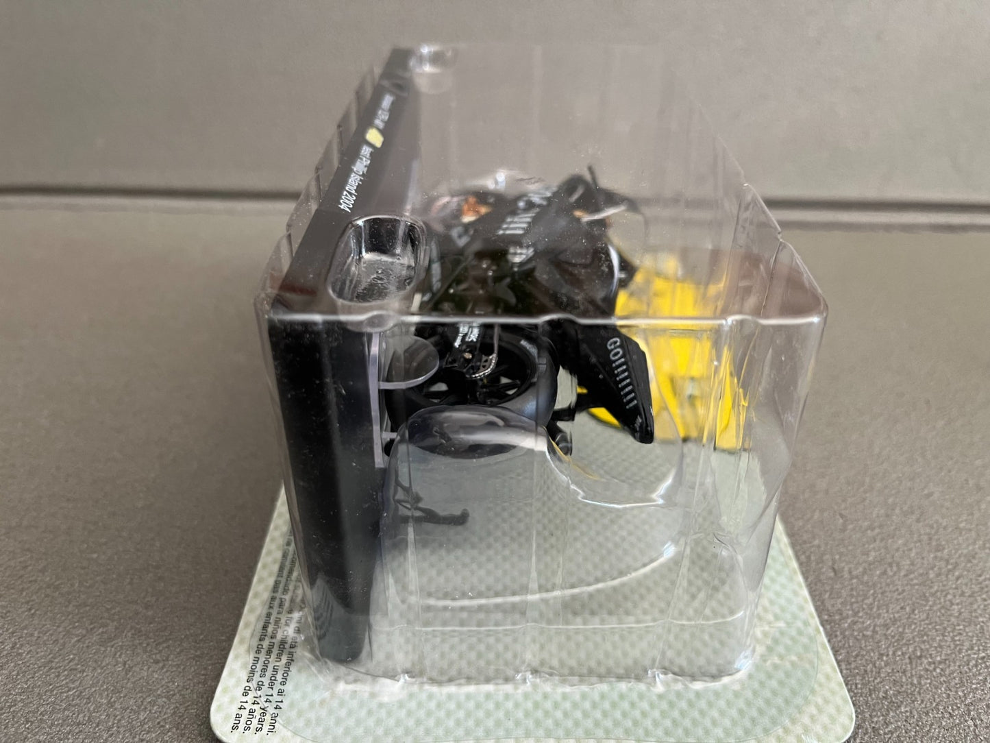 Moto GP miniature Valentino Rossi 46 Yamaha YZR-M1 Test Phillip Island 2004 1/18