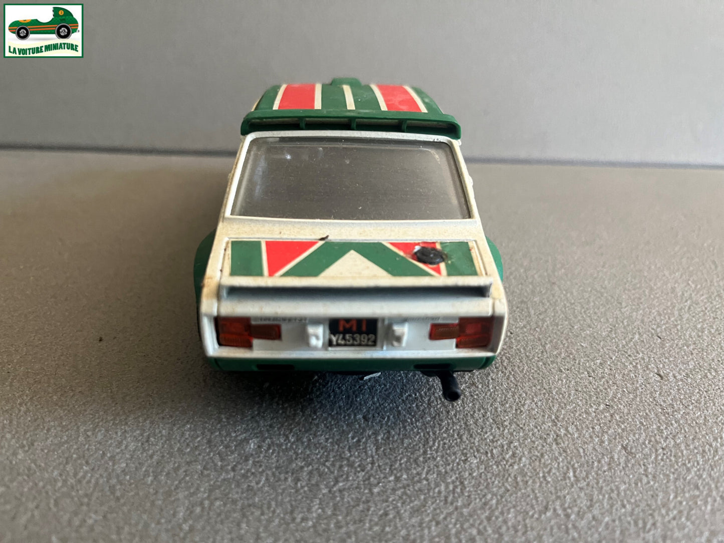 Ancienne Voiture Miniature Fiat 131 Abarth Rally au 1/24 Epave