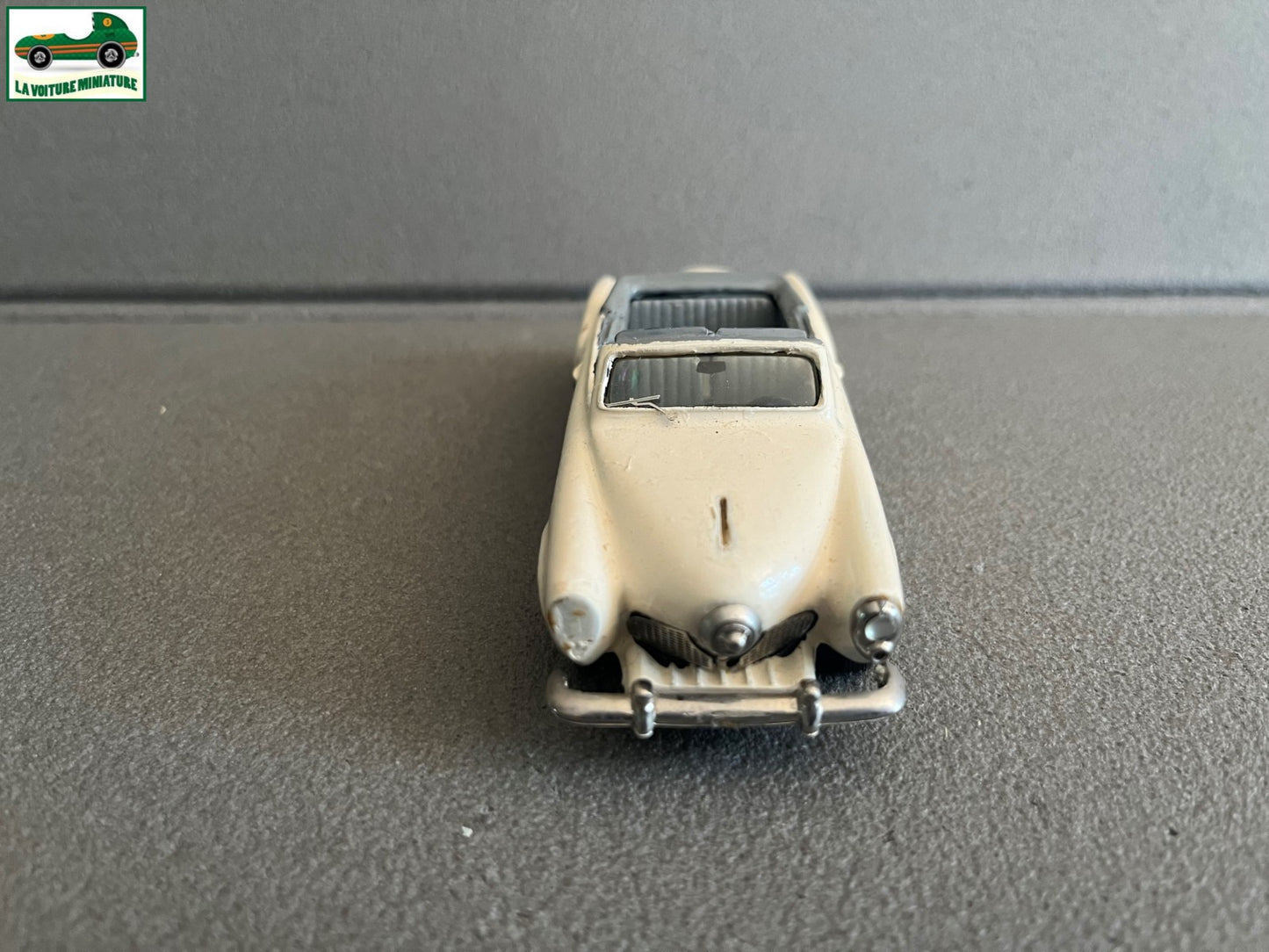 Voiture Miniature Kit monté Studebaker 51 Provence Moulage au 1/43 Défauts
