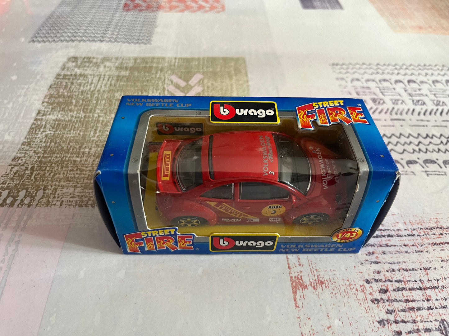 Voiture miniature Volkswagen New Beetle Cup Burago Street Fire 1/43