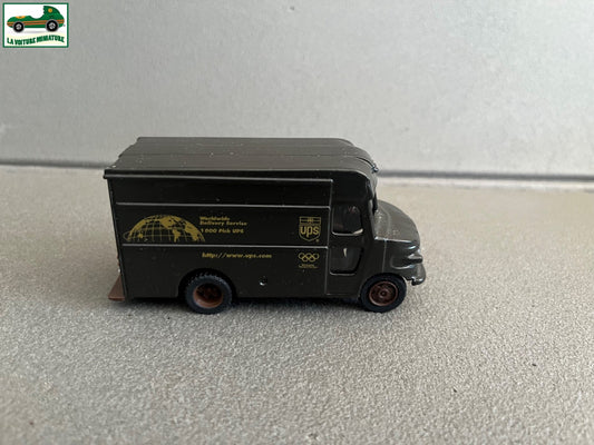Ancienne Voiture Miniature Camion Livraison Colis UPS 1/40